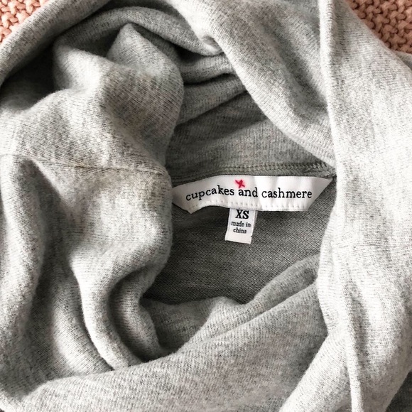 Cupcakes and Cashmere Top - Picture 3 of 3